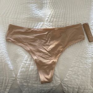 Skims thong 1